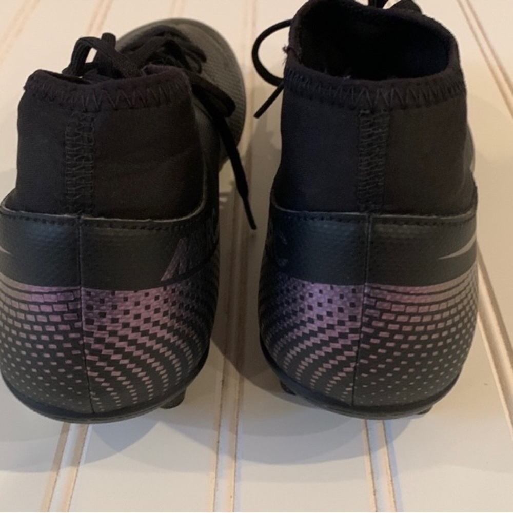 Nike soccer cleats elite barely been worn